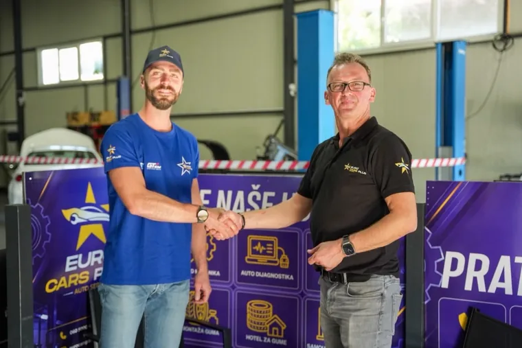 Contract signing with the Euro Cars Plus team