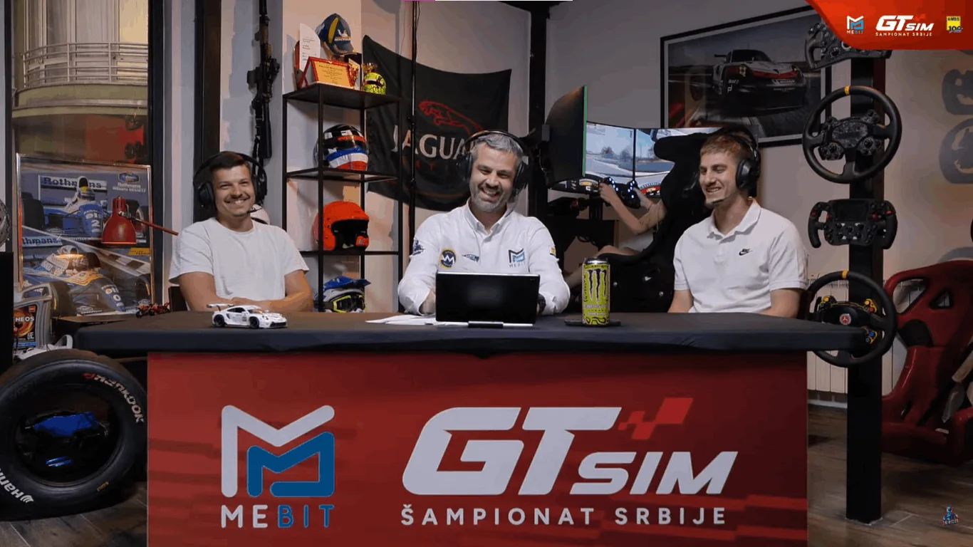 Komentatorski studio MEBIT GT šampionata Srbije tokom prenosa druge draft trke
